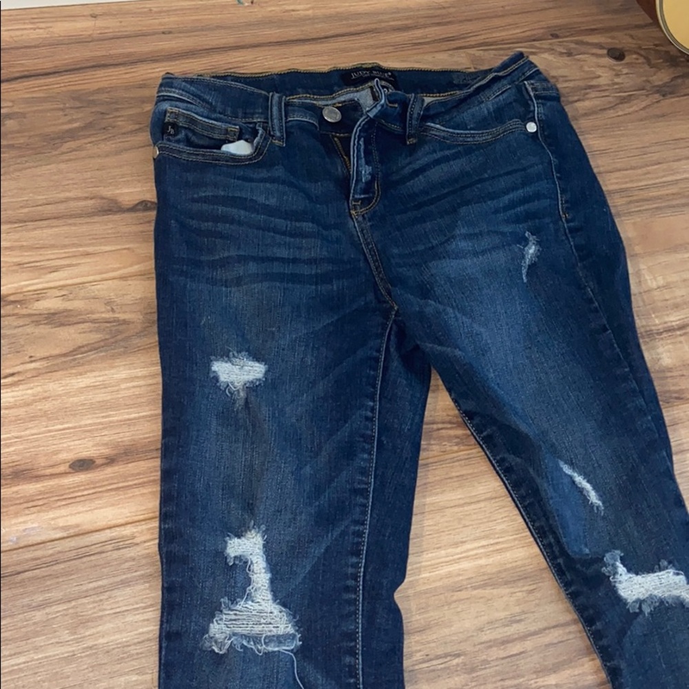 Judy blue Distressed Jean capris